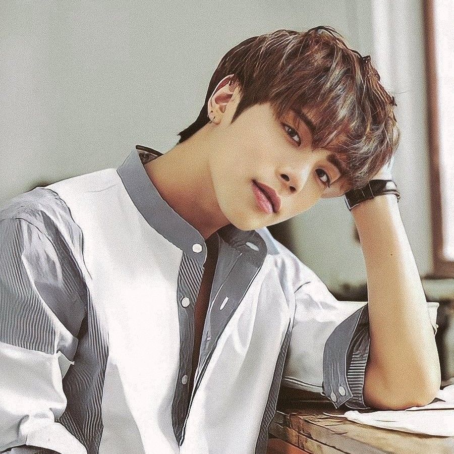 Behind-the-scenes cut of Jonghyun (SHINee)