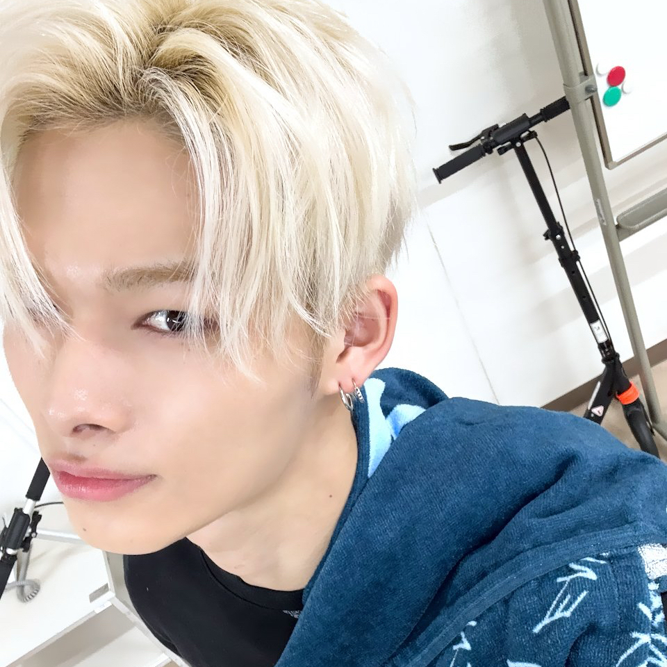 Behind-the-scenes cut of NI-KI (ENHYPEN)