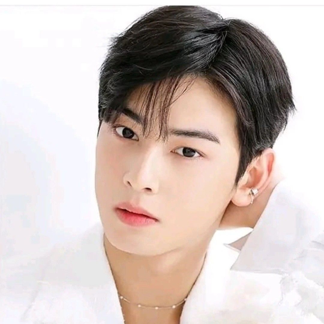 Latest photo of Eunwoo (ASTRO)
