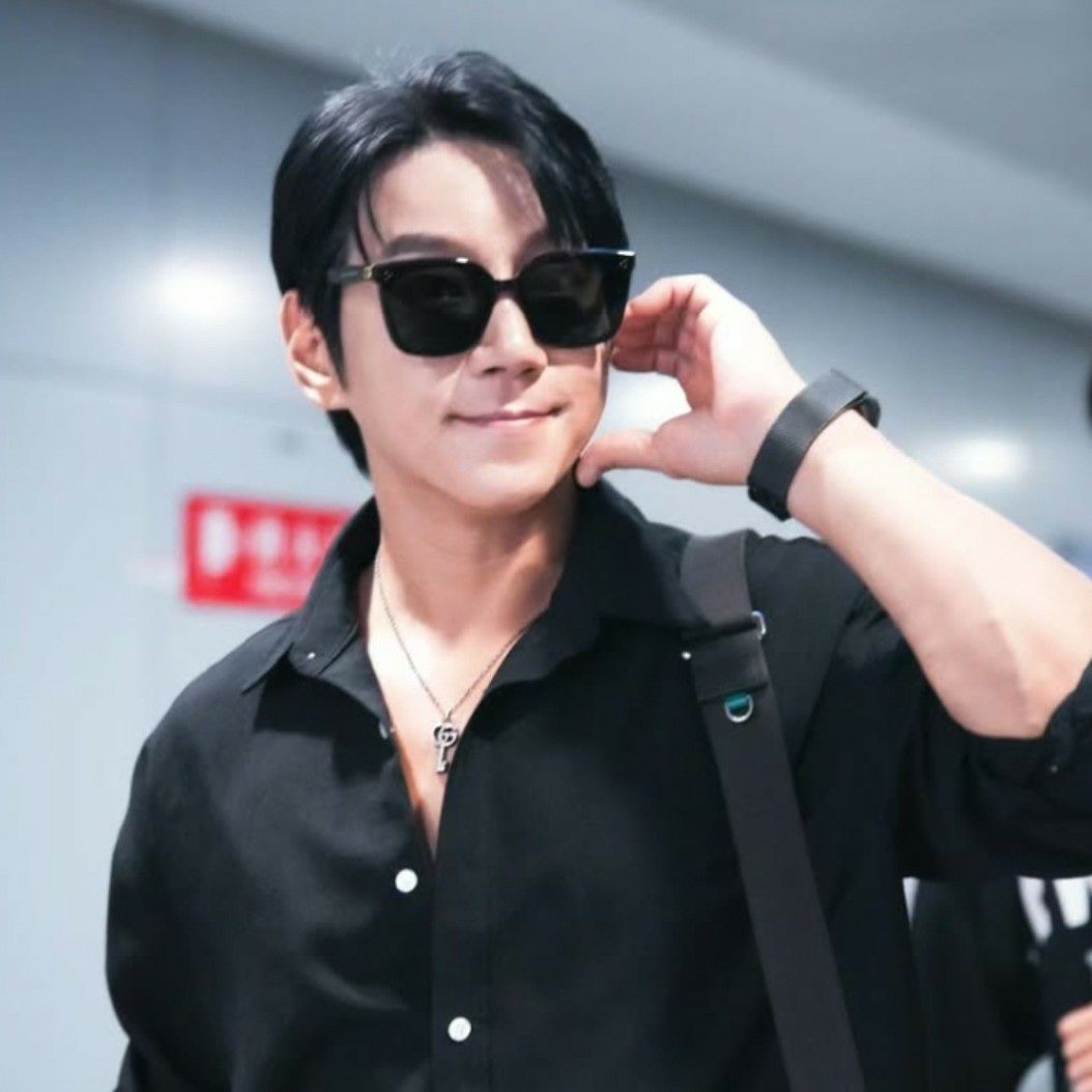 Recent activity shot of Hwang Chiyeol