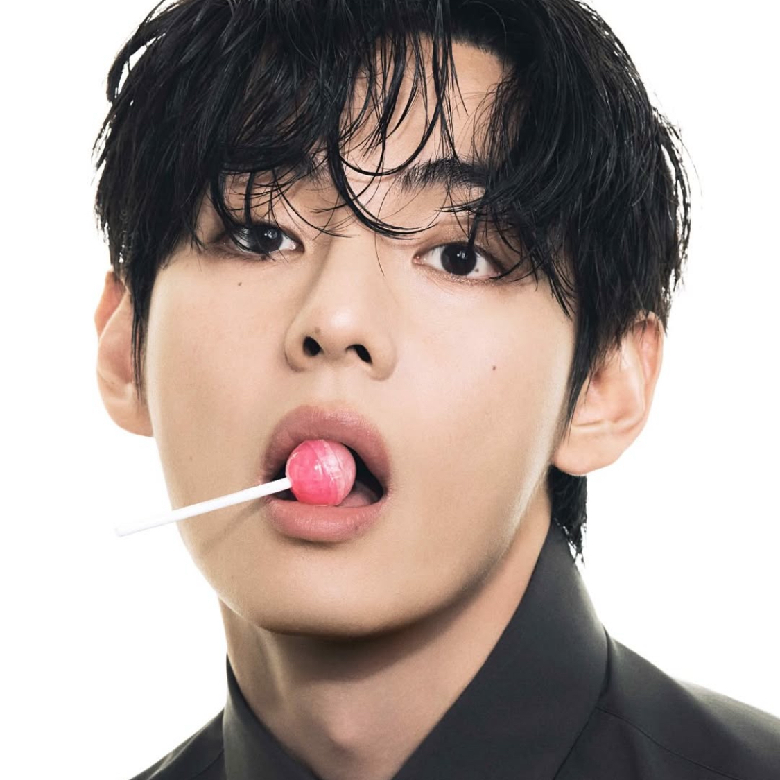 Recent activity shot of V (BTS)