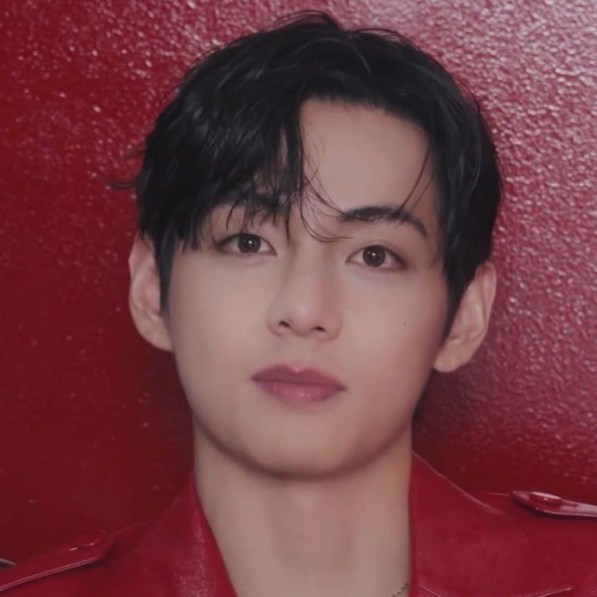Latest photo of V (BTS)