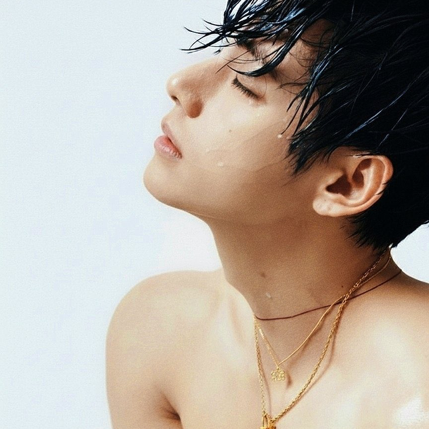 Behind-the-scenes cut of V (BTS)