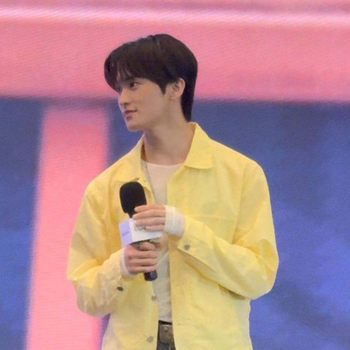 A moment captured by Mark (NCT 127, NCT DREAM)'s fan