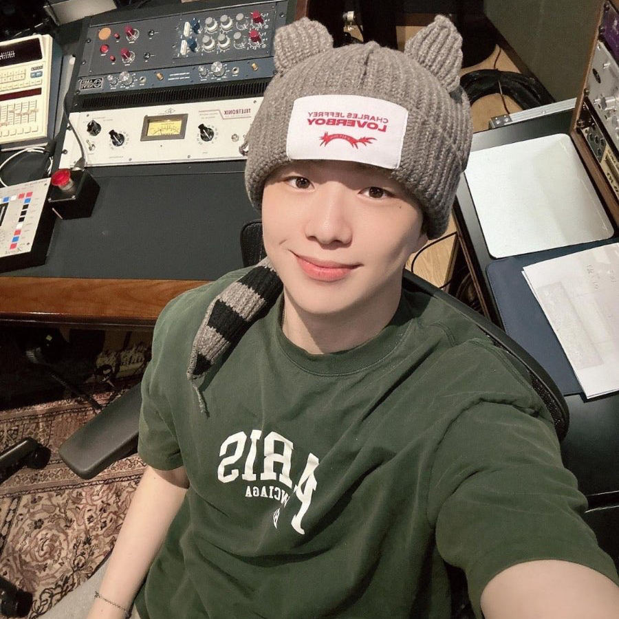Behind-the-scenes cut of Kang Daniel
