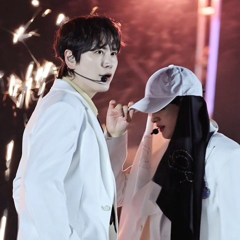 Behind-the-scenes cut of Kyuhyun (Super Junior)