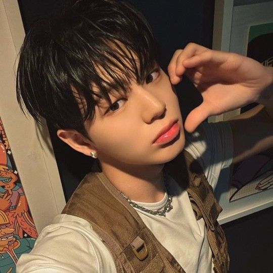 A moment captured by EVNNE's fan