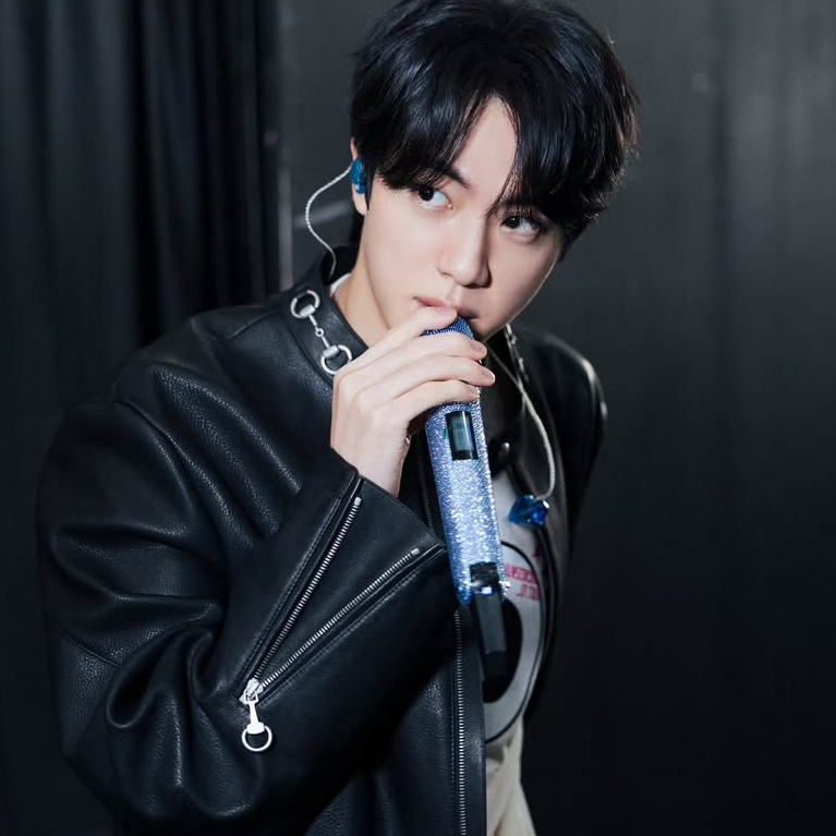 진 (방탄소년단)의 최신 사진