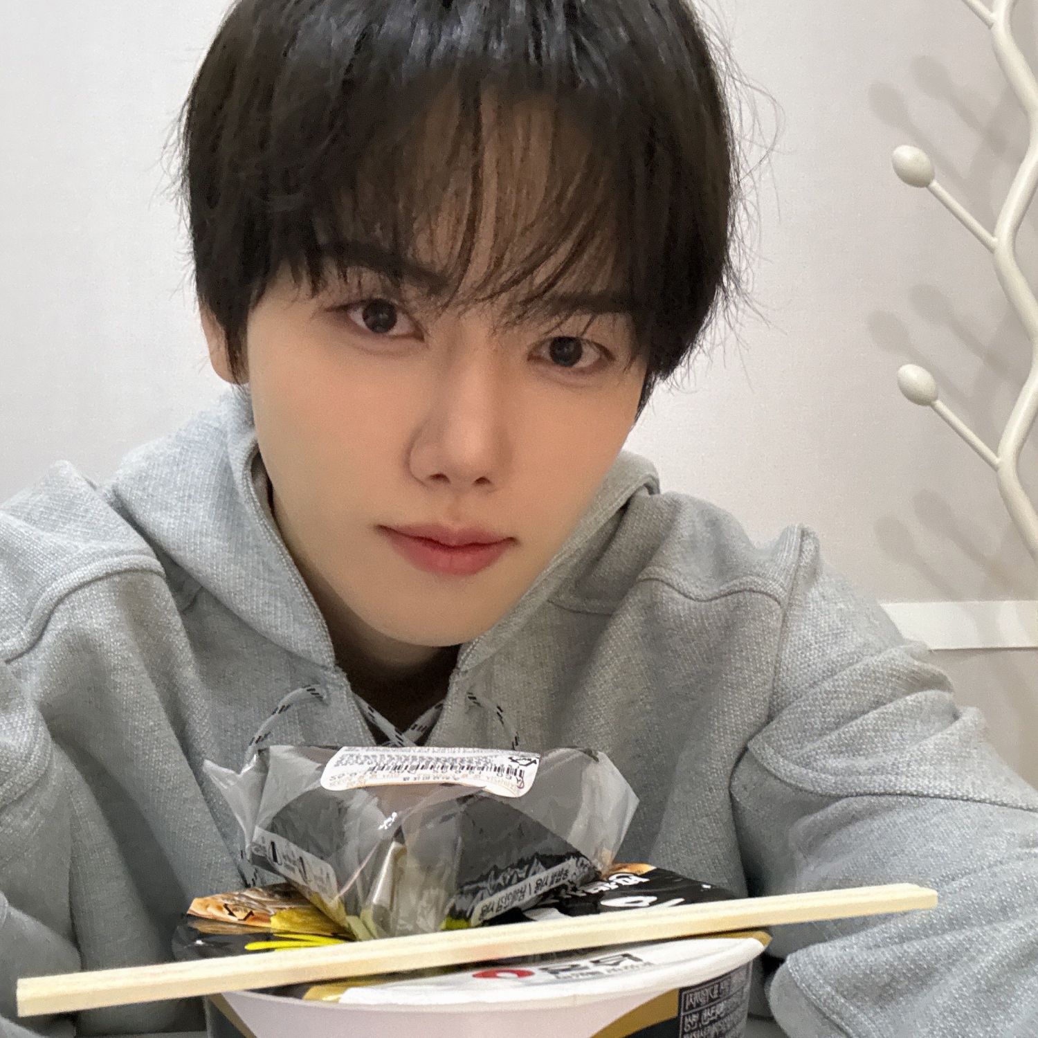 A moment captured by Minhee (CRAVITY)'s fan