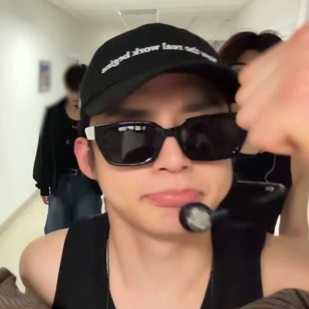 Behind-the-scenes cut of Kim Jiwoong (ZEROBASEONE)