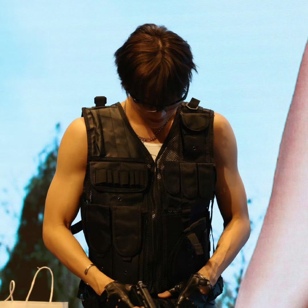 Behind-the-scenes cut of Kai (EXO)