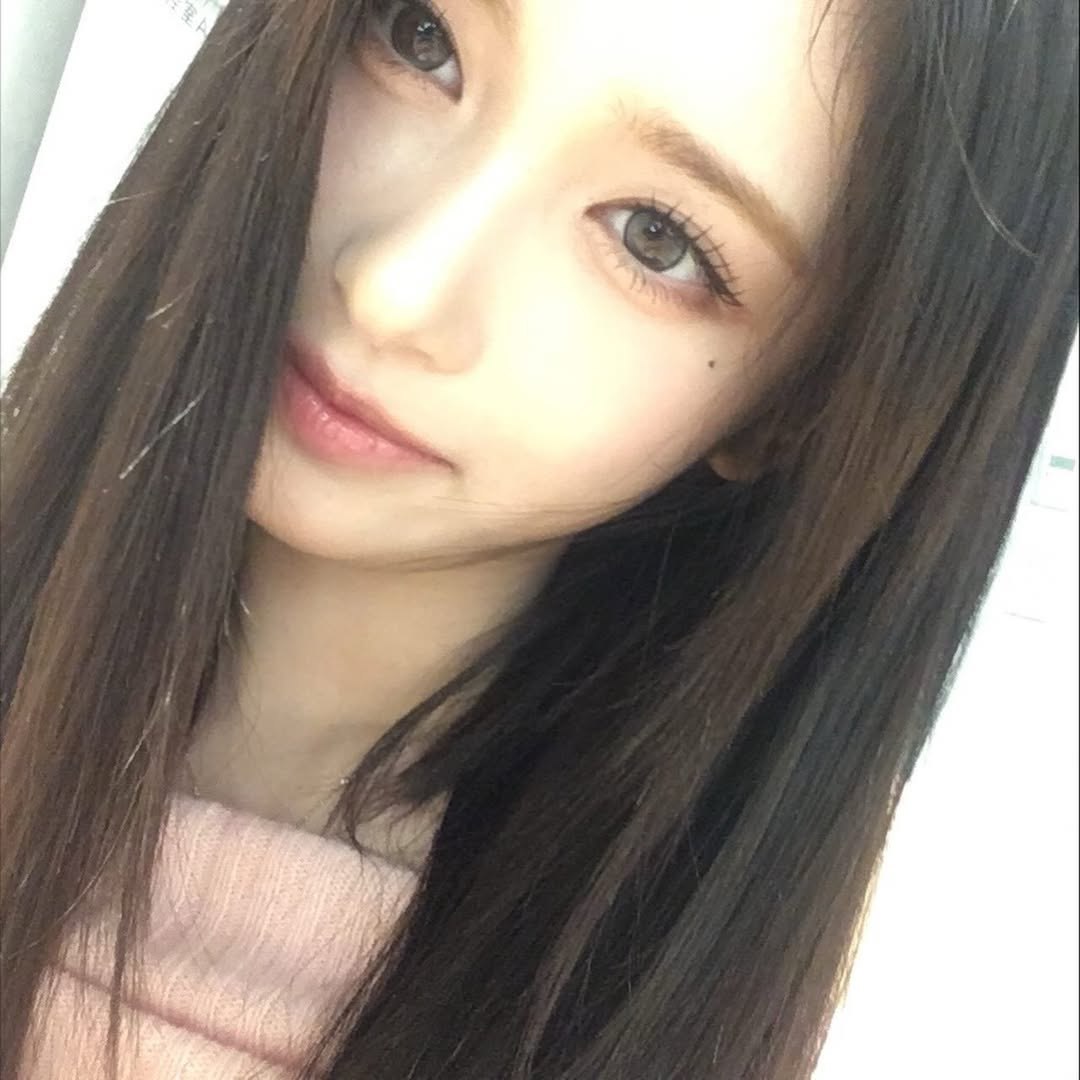 Behind-the-scenes cut of Leeseo (IVE)