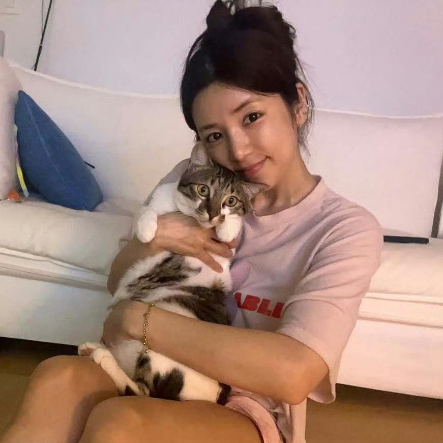 Latest photo of Park Chorong (Apink)