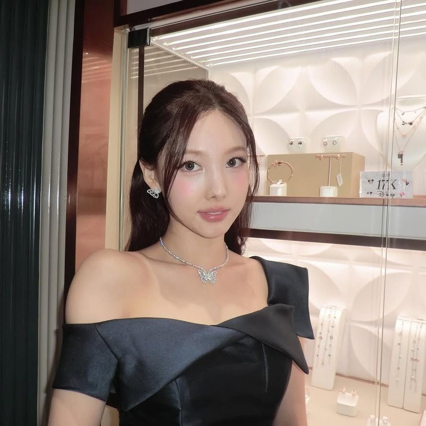 Behind-the-scenes cut of Nayeon (TWICE)