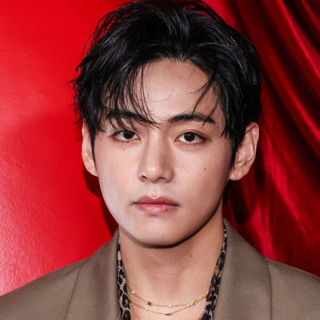 뷔 (방탄소년단)의 최신 사진