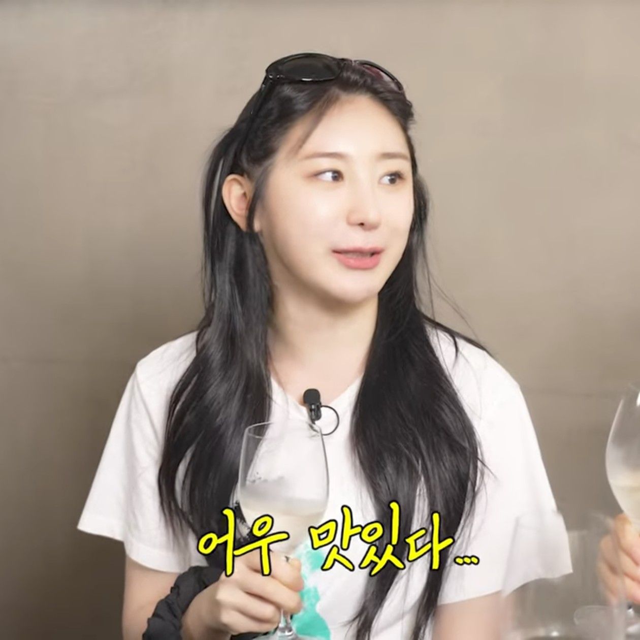A moment captured by Lee Chaeyeon's fan