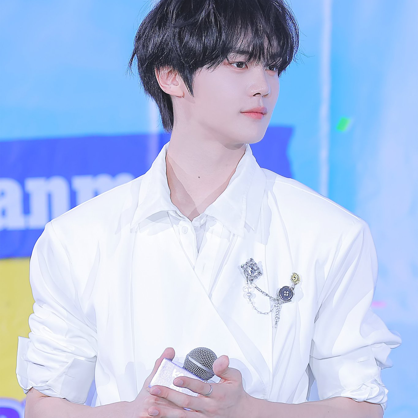 A moment captured by Kim Gyuvin (ZEROBASEONE)'s fan