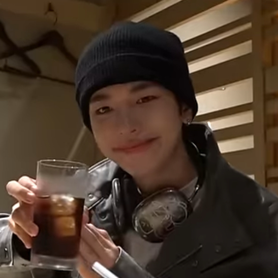 Behind-the-scenes cut of Hanjun (n.SSign)