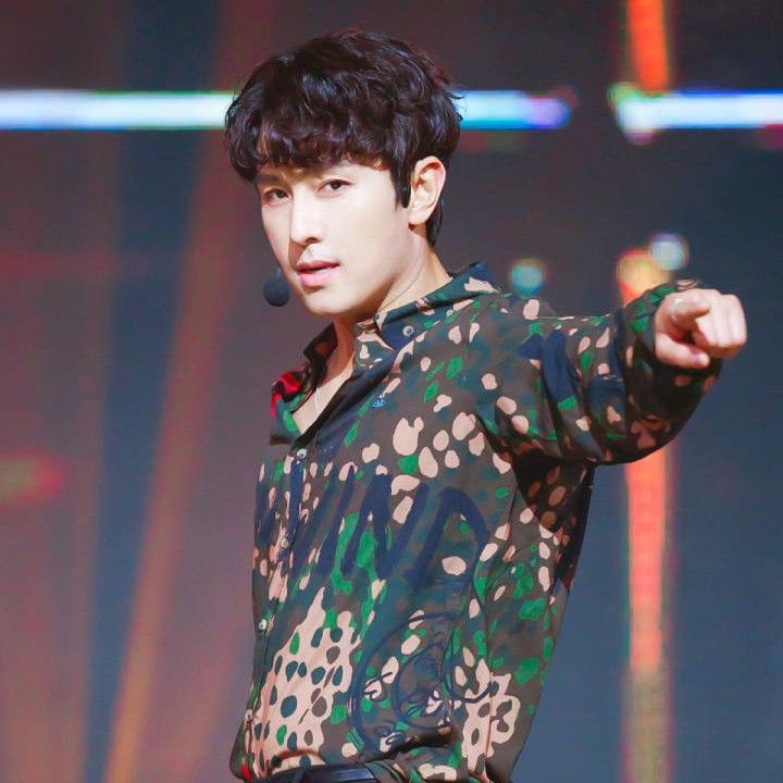 Latest photo of Kim Dongwan (SHINHWA)