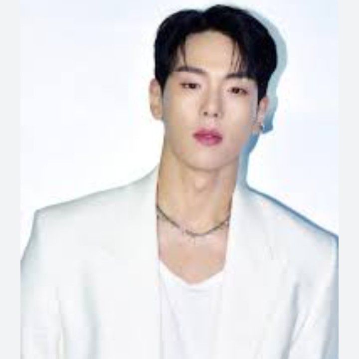 Behind-the-scenes cut of Shownu (MONSTA X)
