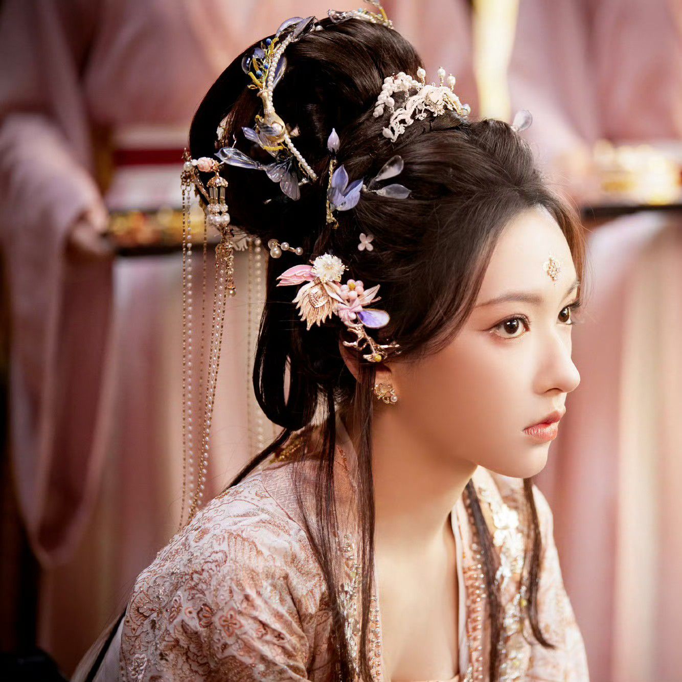 Behind-the-scenes cut of Cheng Xiao