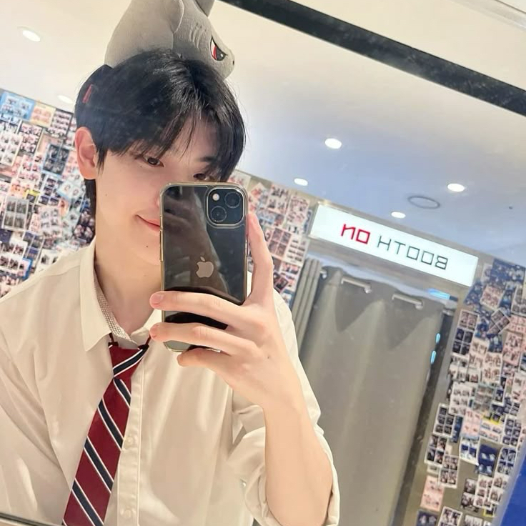 Recent activity shot of Jang Yeojun (CLOSE YOUR EYES)