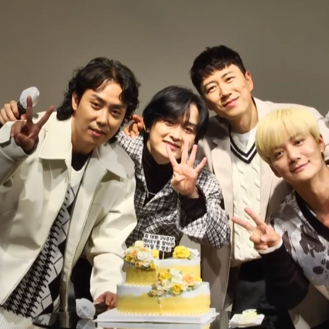 Latest photo of SECHSKIES