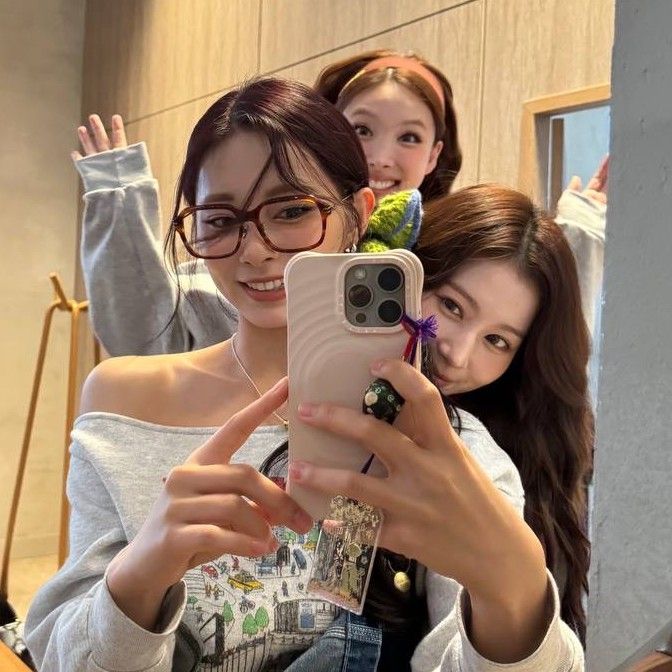 쯔위 (TWICE) 최근 활동샷