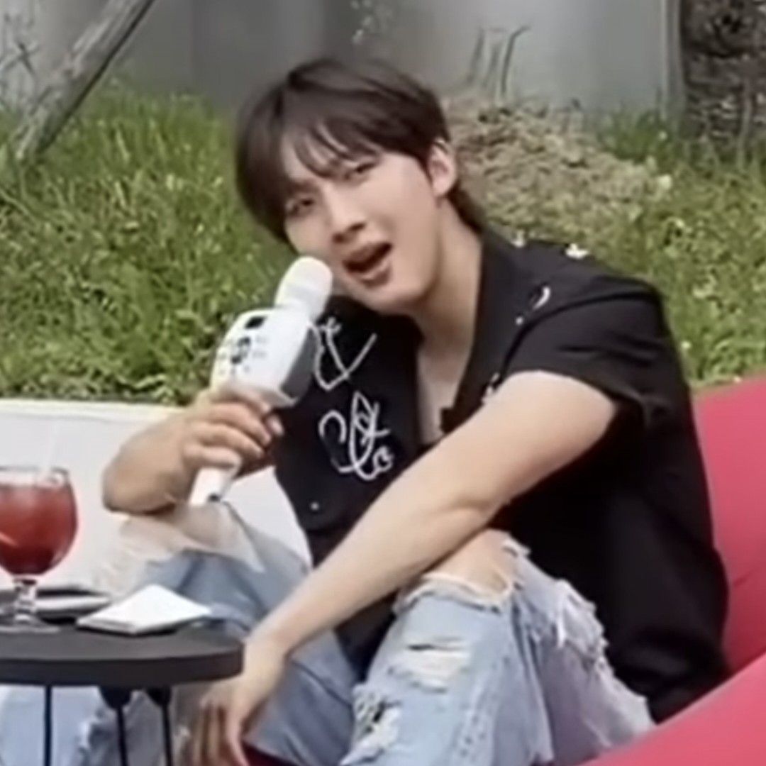 Latest photo of Hui (PENTAGON)