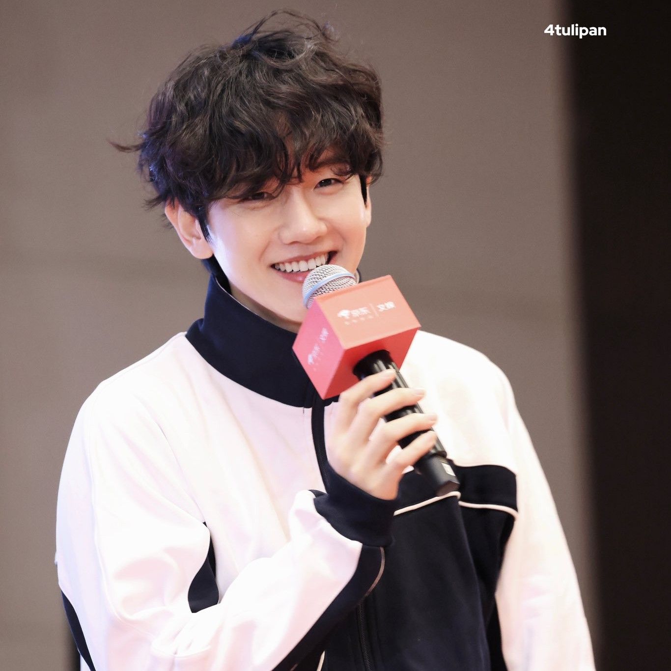 백현 (EXO)의 비하인드 컷