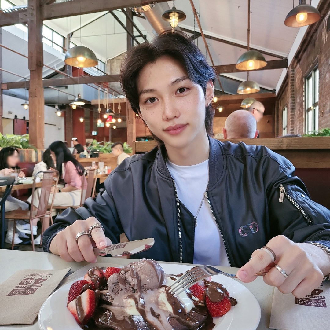 Latest photo of Felix (Stray Kids)