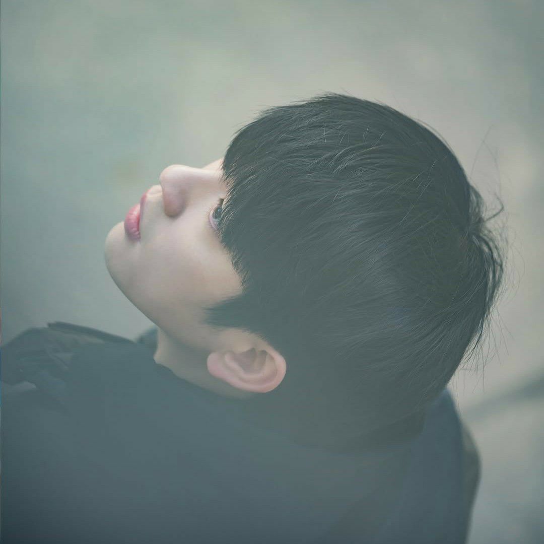 Behind-the-scenes cut of Jinyoung (GOT7)
