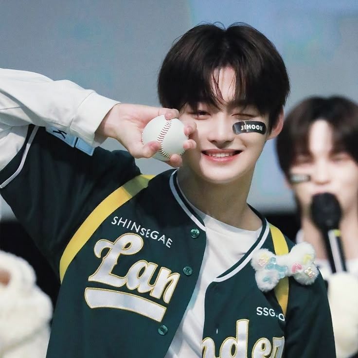Recent activity shot of Jihoon (TWS)
