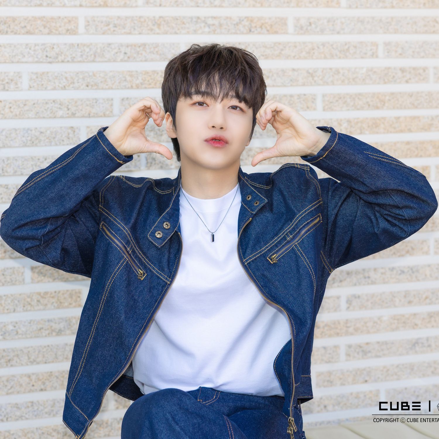 A moment captured by Jinho (PENTAGON)'s fan