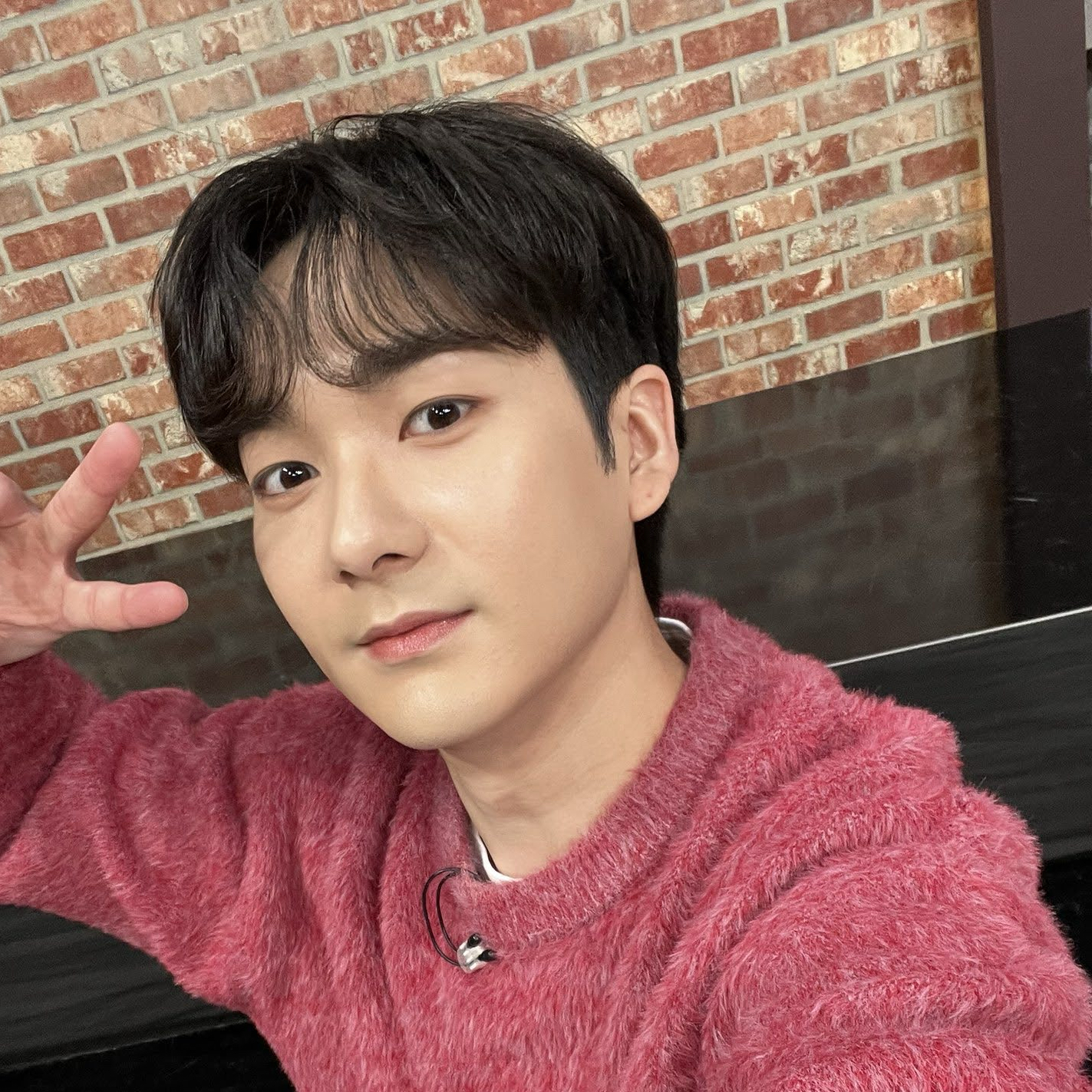 A moment captured by Aron's fan