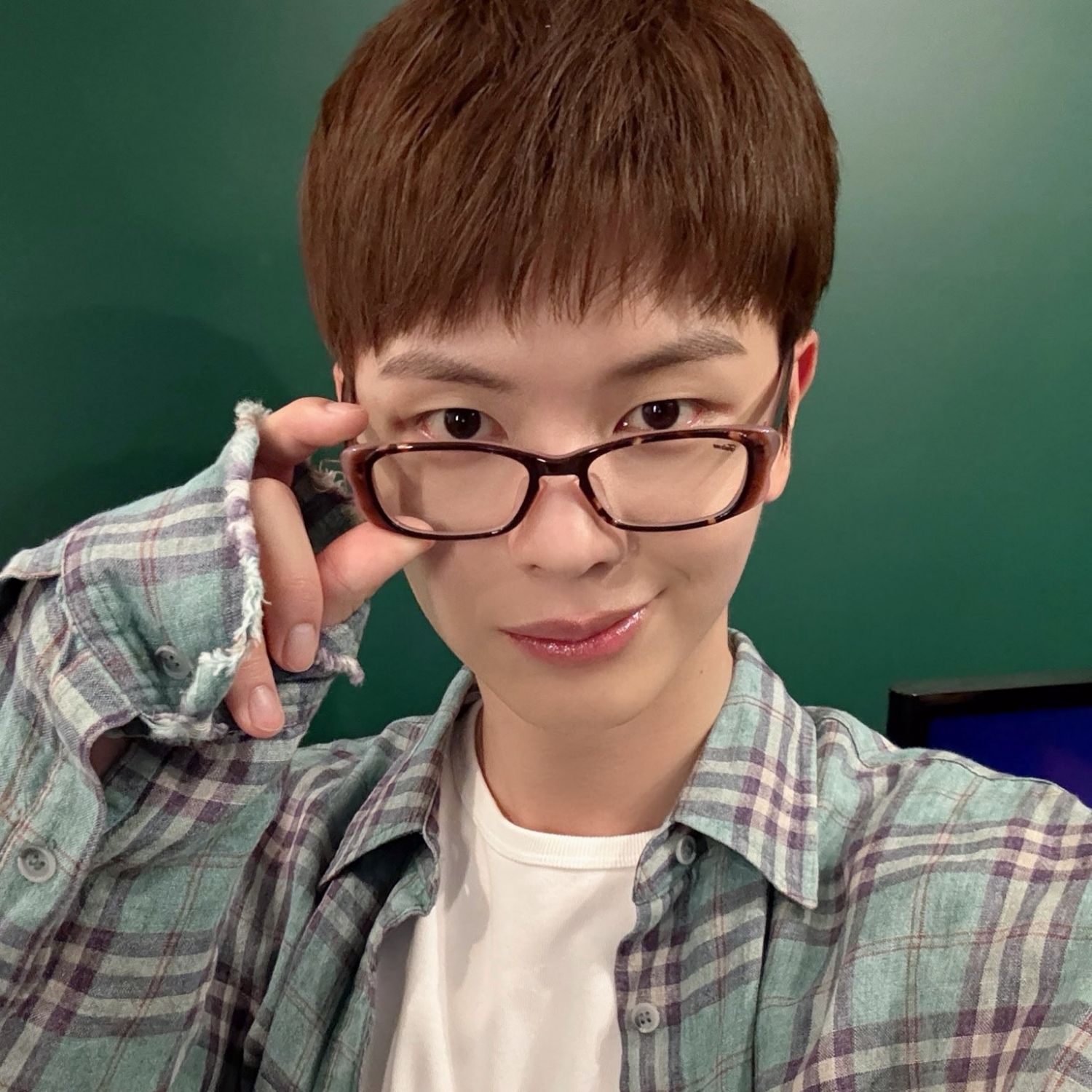 Latest photo of Yook Sungjae (BTOB)