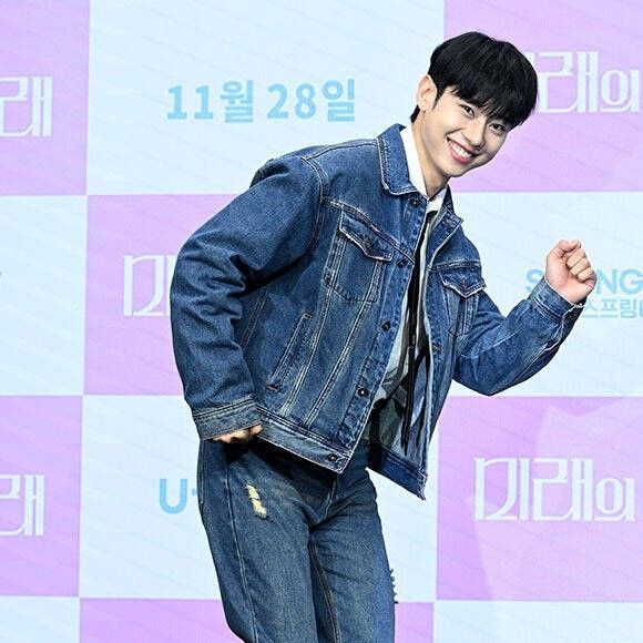 A moment captured by Kim Donghyun (AB6IX)'s fan