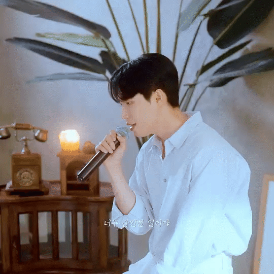 Behind-the-scenes cut of Kim Jaehwan