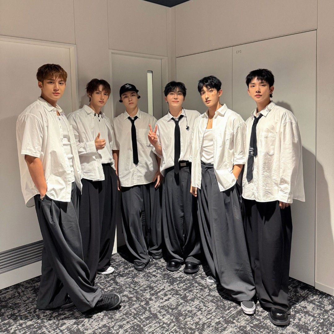 Behind-the-scenes cut of SEVENTEEN