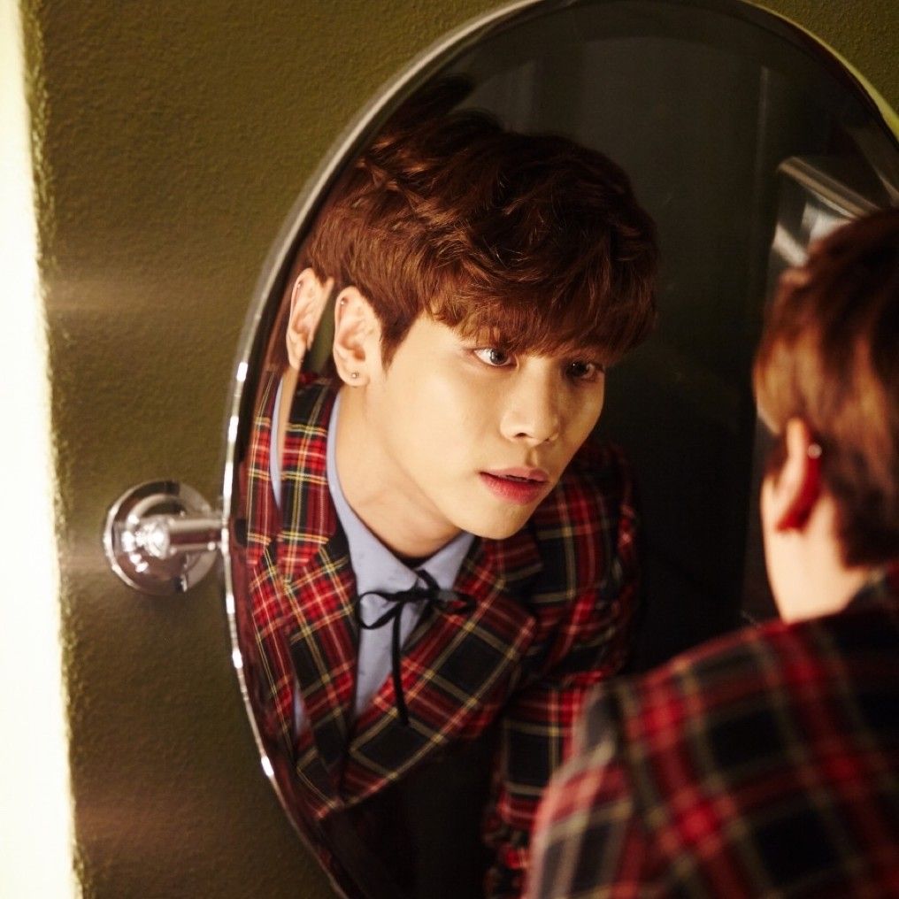 Behind-the-scenes cut of Jonghyun (SHINee)