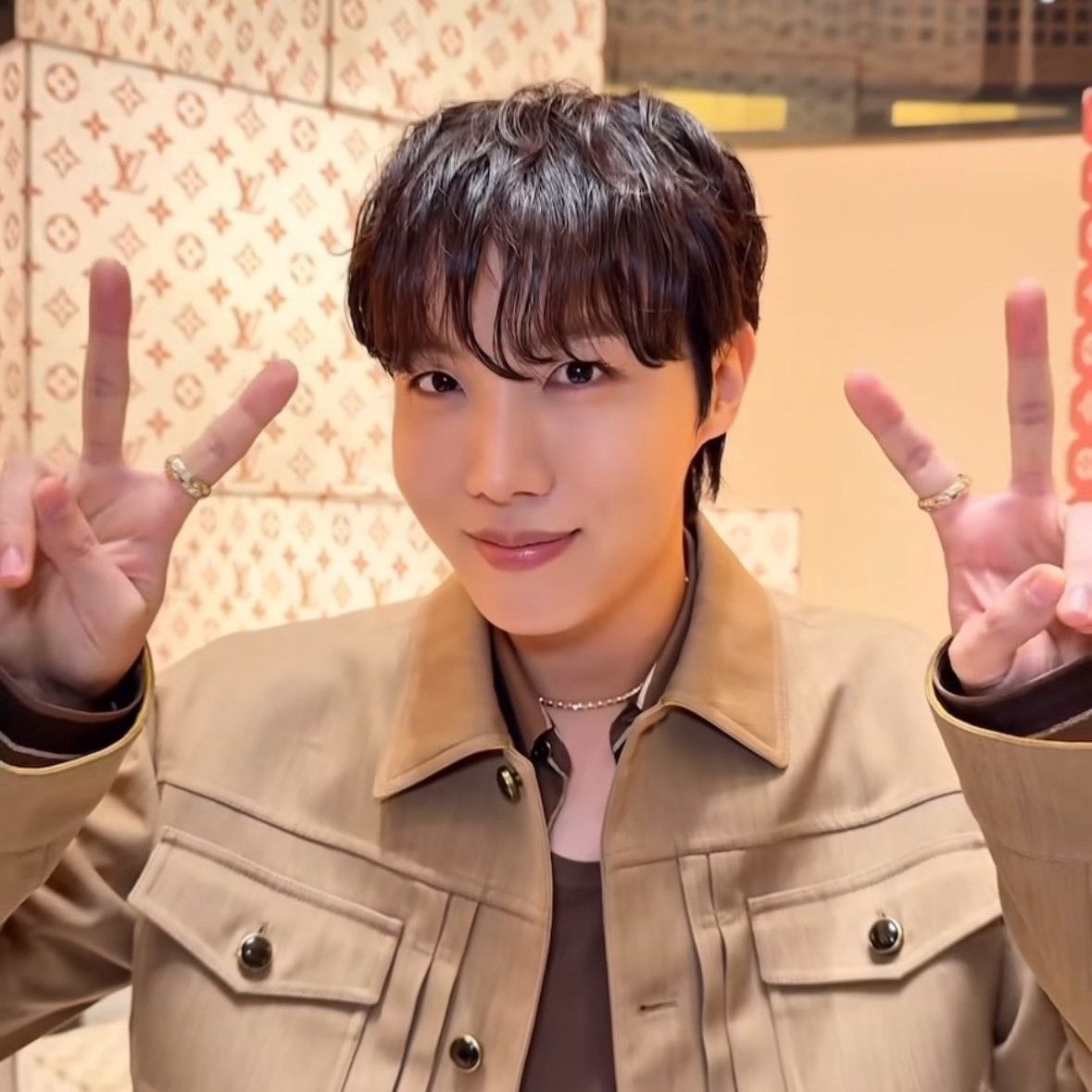 제이홉 (방탄소년단)의 최신 사진