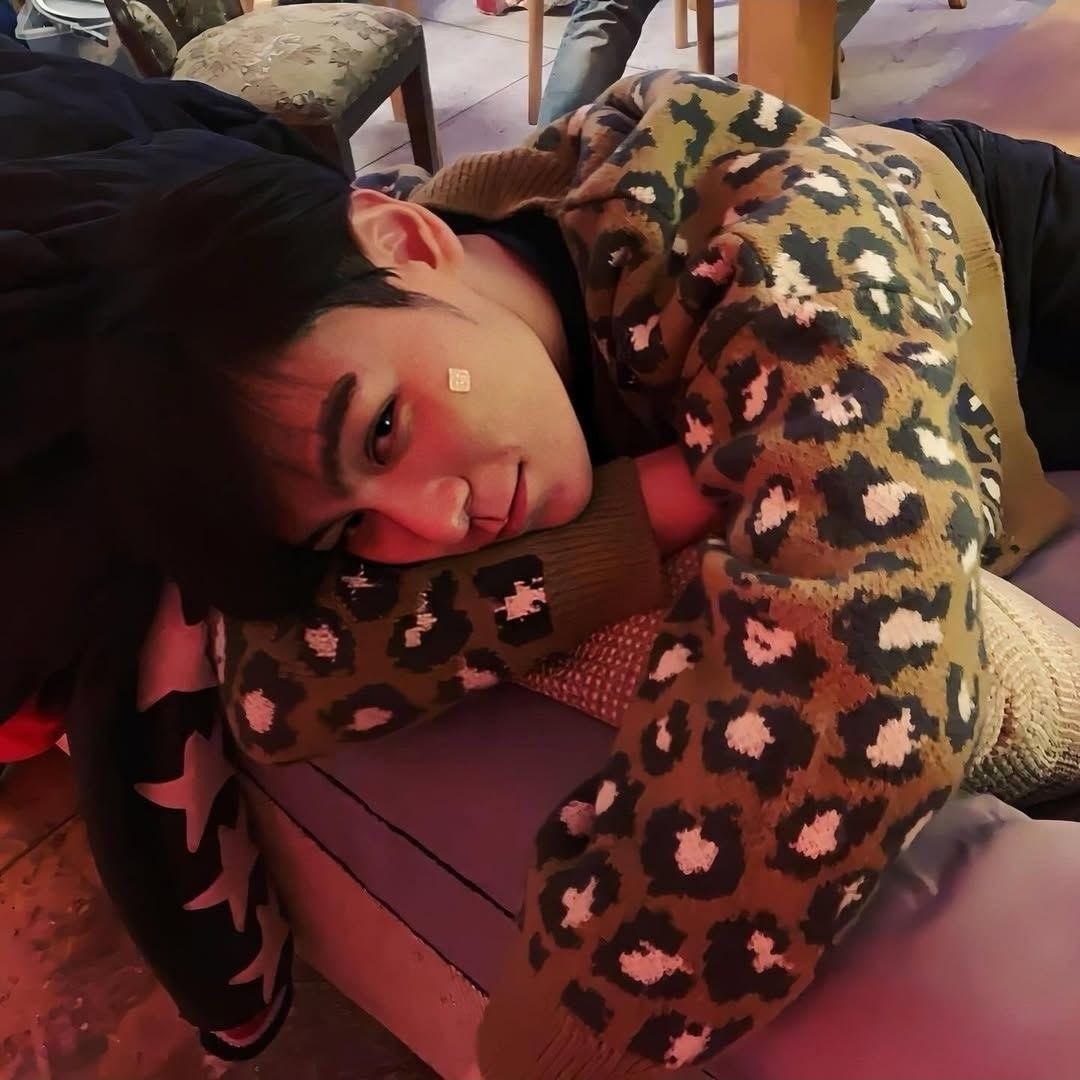 Behind-the-scenes cut of T.O.P