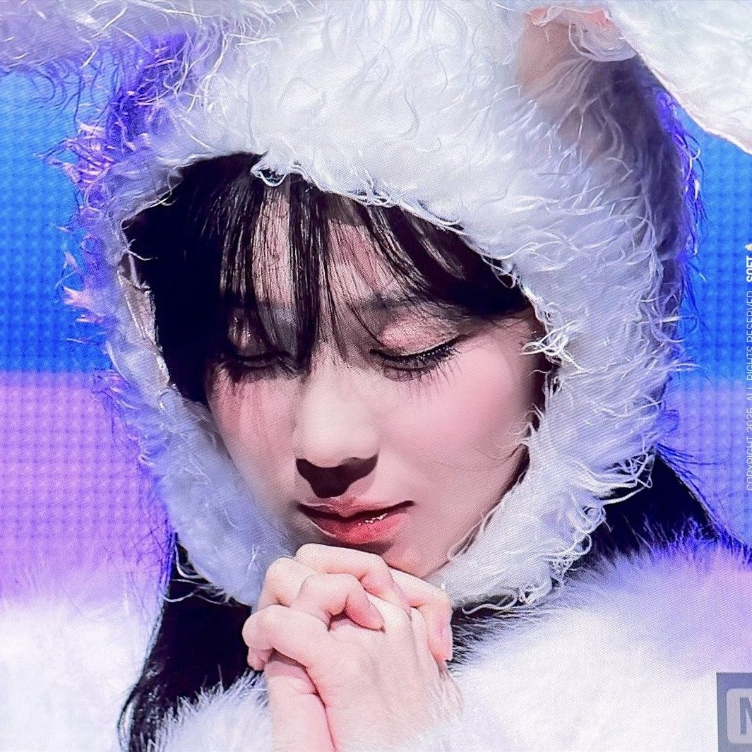 Recent activity shot of Winter (aespa)