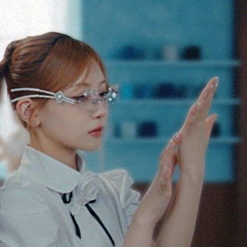 Behind-the-scenes cut of Mayuka (NiziU)