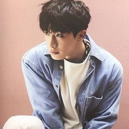 A moment captured by Wonho's fan