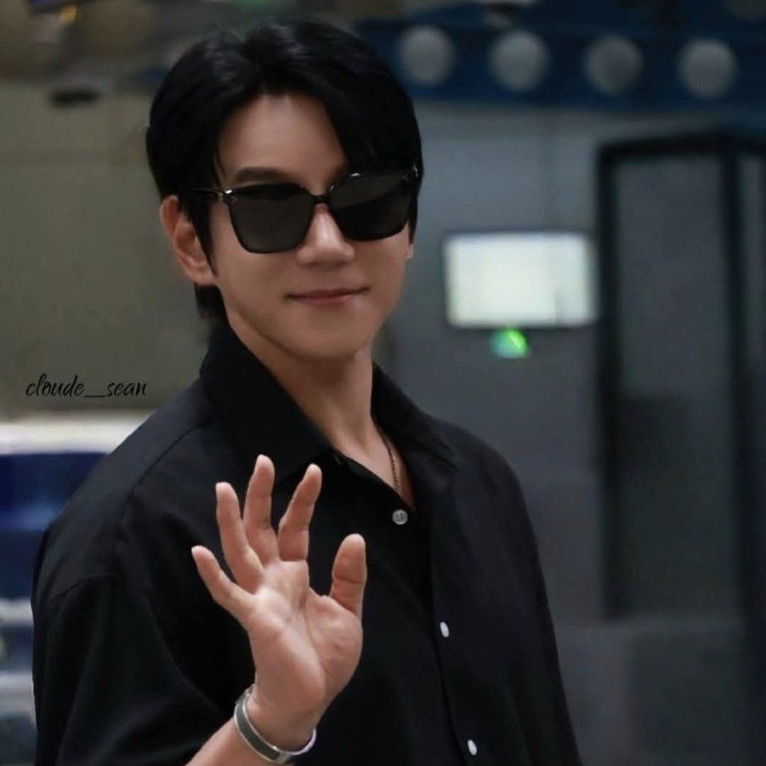 A moment captured by Hwang Chiyeol's fan