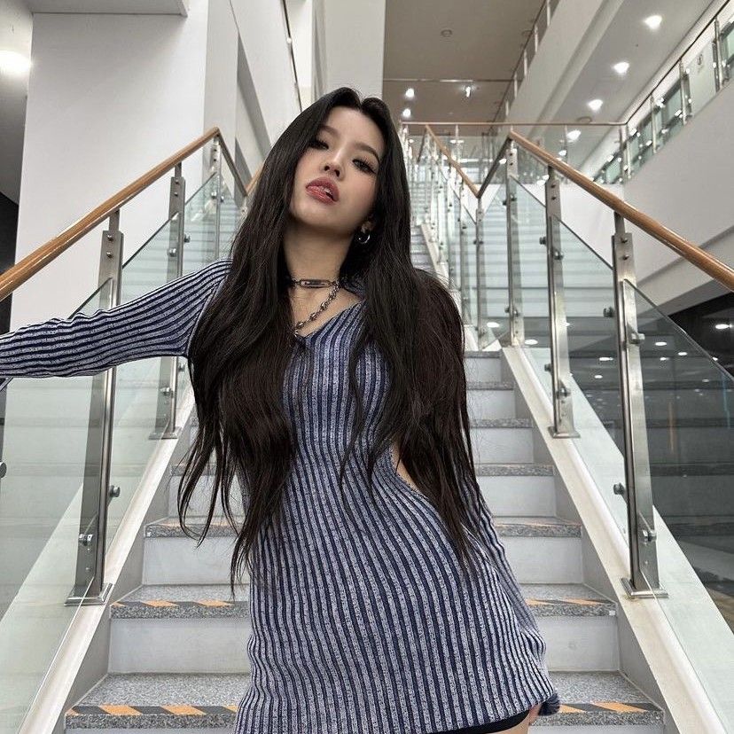 Behind-the-scenes cut of Soyeon (i-dle)