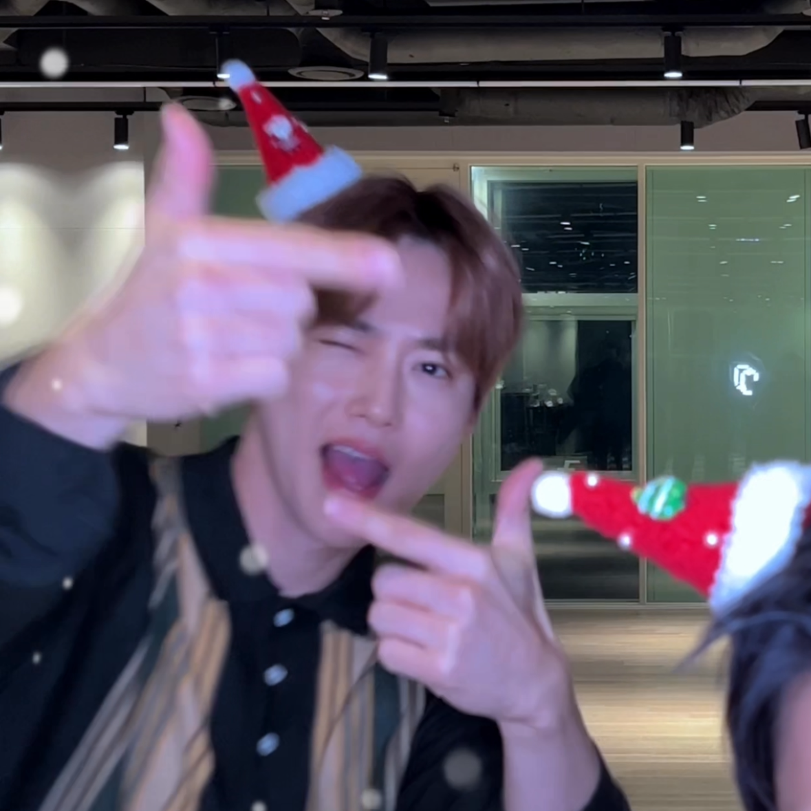 Behind-the-scenes cut of Suho (EXO)