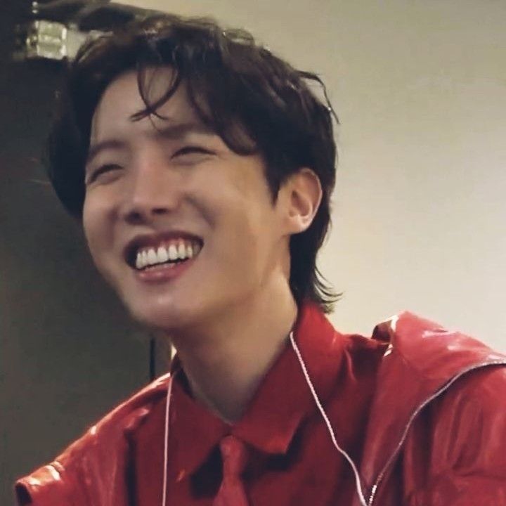 J-hope (防彈少年團)的最新照片