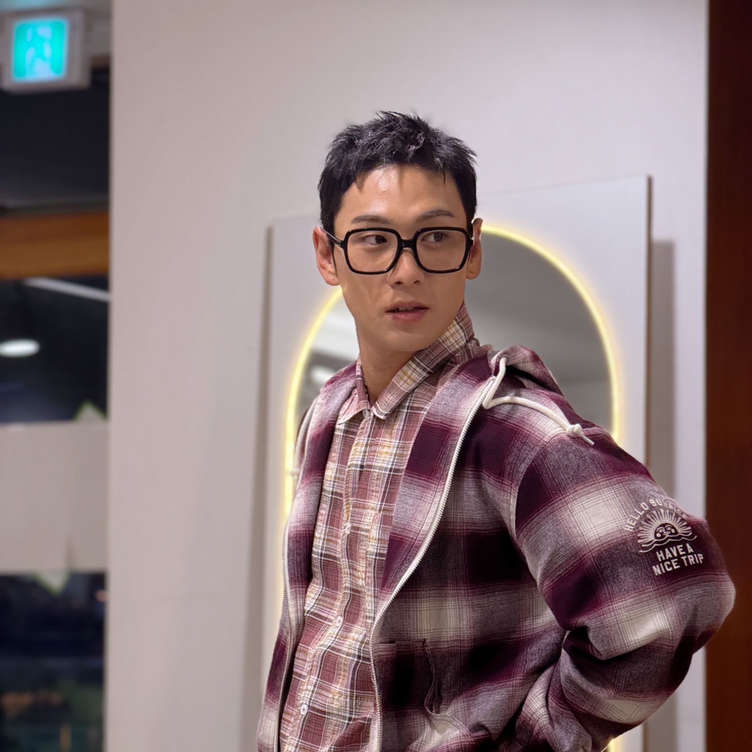 Behind-the-scenes cut of Baekho